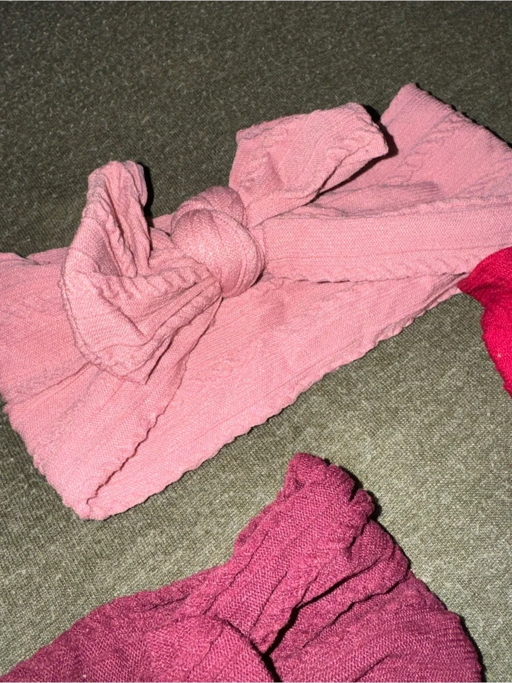 Cable knit (10) bows - purples and pinks/reds USED